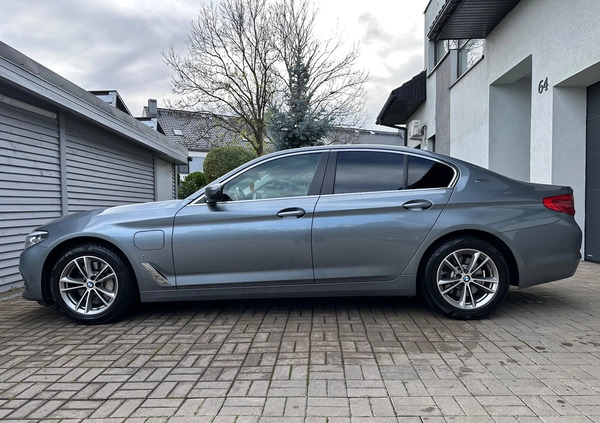 BMW Seria 5 cena 122900 przebieg: 105000, rok produkcji 2018 z Sieradz małe 781